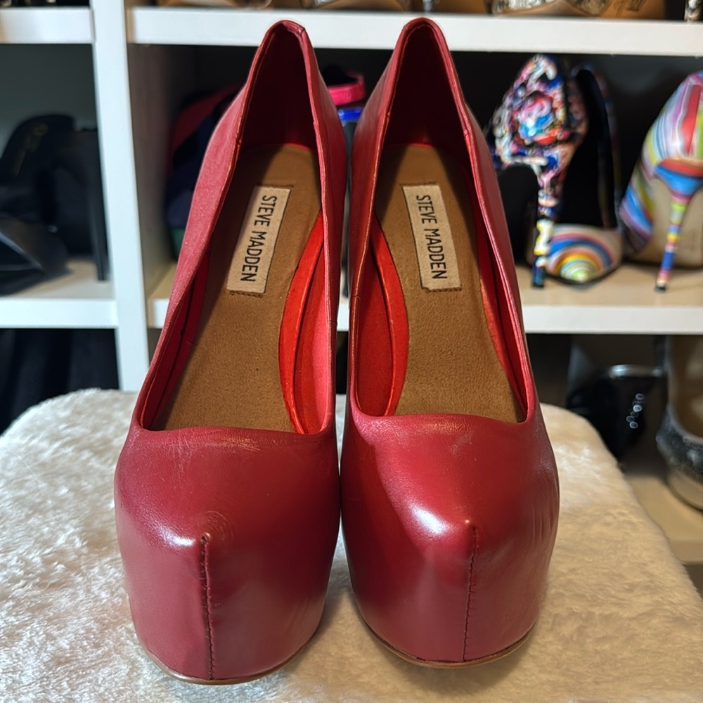 Steve Madden Red Stiletto’s Size 6